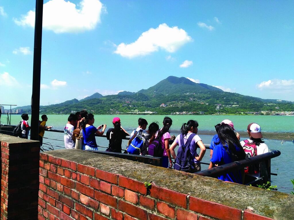 在基地，打地基