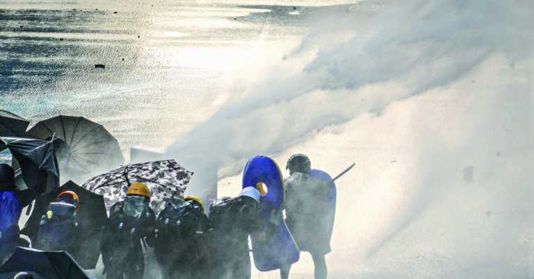 Read more about the article 香港現況是輕政治拼經濟的惡果＞一個香港商人這麼說