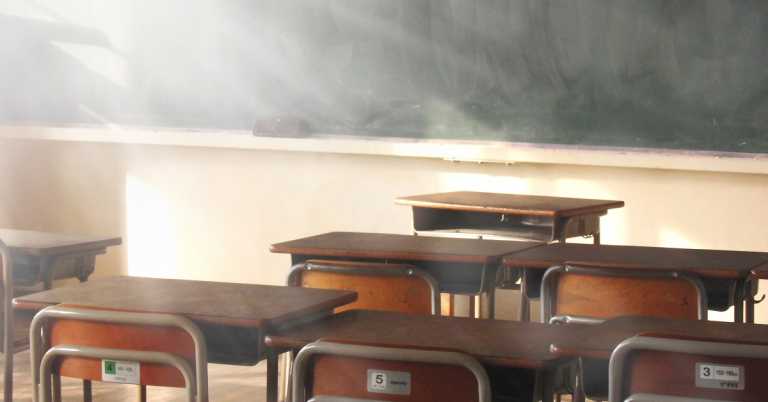 Read more about the article 戒嚴的青春──言語暴力對我的影響