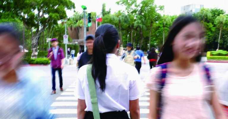 Read more about the article 制服與教育  從威權到民主