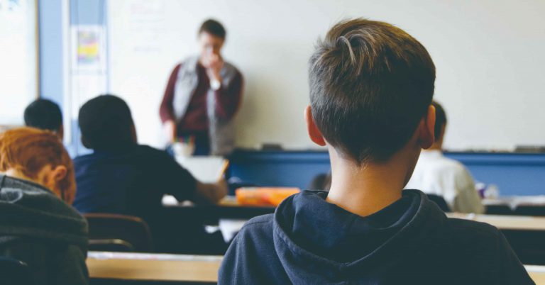 Read more about the article 建立師生關係的「專業界線」，才能預防兒童性誘騙