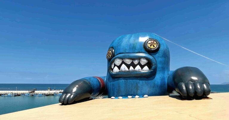 Read more about the article 怪奇珍獸拜訪地球，阿咧？——訪春江獸創造之父藝術家阿咧