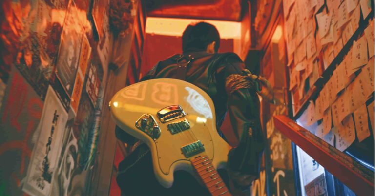 Read more about the article 當我們齊聽小確幸—「我們是沒有用的年輕人」世代焦慮下的憤怒與不安