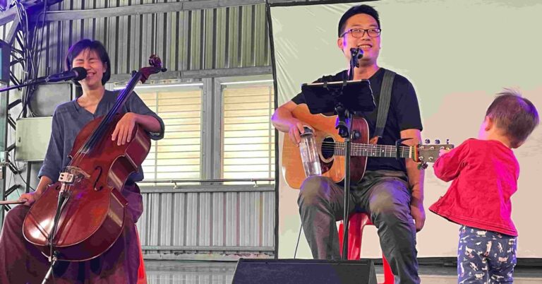 Read more about the article 「養育孩子確實就是父母修行的過程」——農村武裝青年俐君談親子動主題曲幕後製作