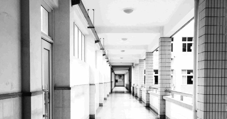 Read more about the article 那一日她從頂樓跳了下去──崇明國中跳樓事件（上）