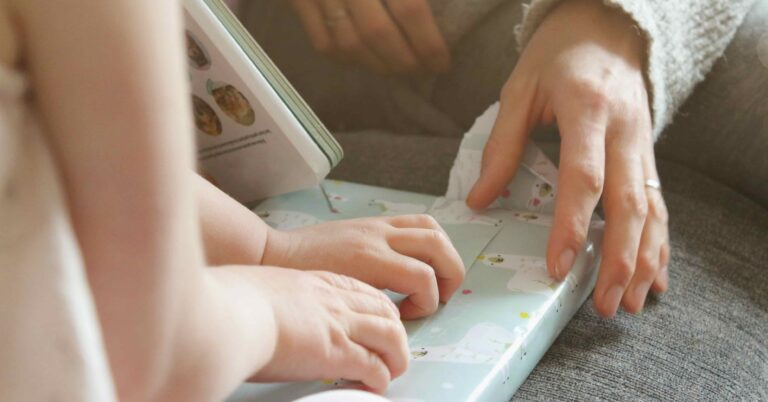 Read more about the article 繪本的視覺單位與翻頁的魔法　與孩子一起看見繪本跨頁間的意外驚喜