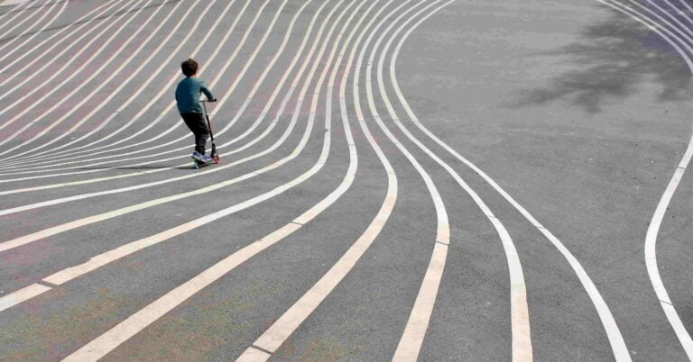 Read more about the article 在台灣，父母會被要求要帶孩子去看醫生，但是在瑞典不會把「解決孩子的問題」視為個別家庭或家長的事